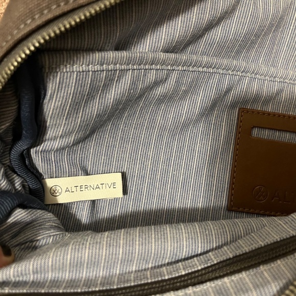 Alternative Slim 15" Computer Briefcase - Picture 8 of 13